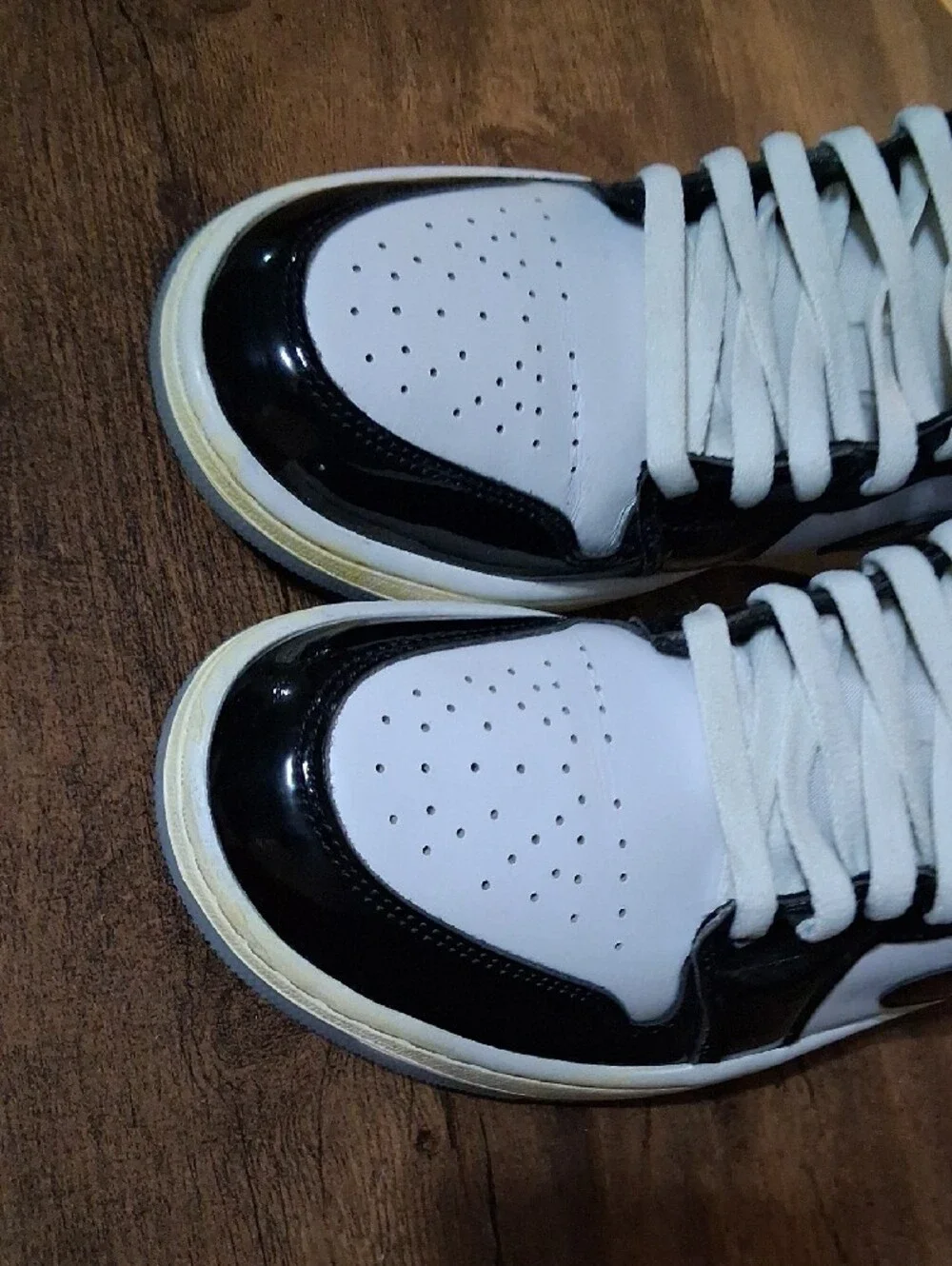 Jordan Men's Black and White Low-Top Basketball Sneakers